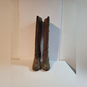 MICHAEL KORS TALL HEELED GREEN SUEDE BOOTS. SIZE 10